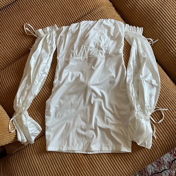 Flowy arm white dress - Picture 1 of 3